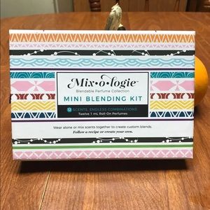 Mix•o•logie Mini Blending Kit